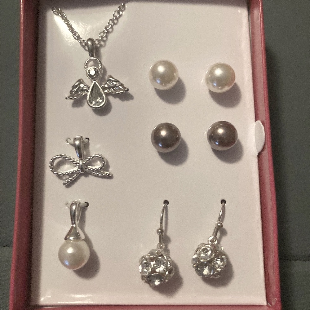 Avon Interchangeable Pendant and Earring Set.